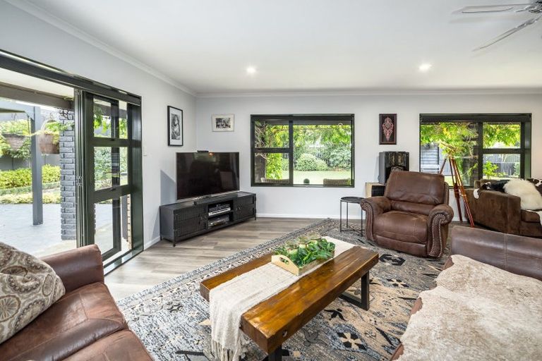 Photo of property in 1 Farley Avenue, Greytown, 5712