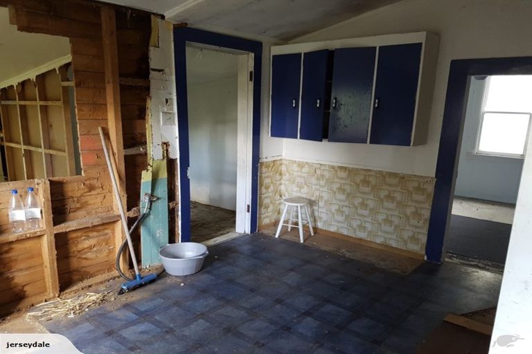 Photo of property in 42 Cardiff Road, Cardiff, Stratford, 4391