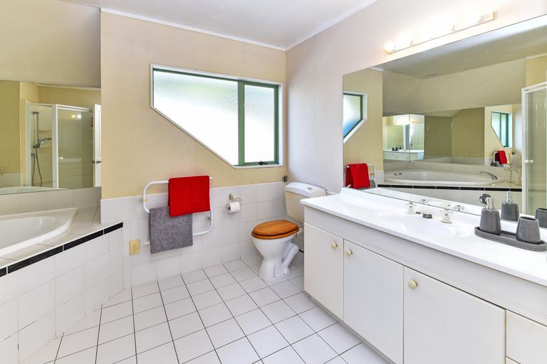 Photo of property in 25 Eiger Place, Northpark, Auckland, 2013