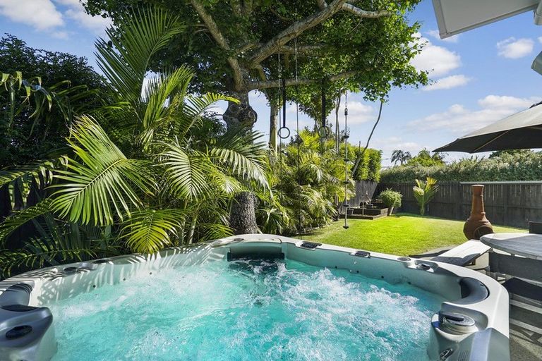 Photo of property in 24 Motuora Road, Manly, Whangaparaoa, 0930