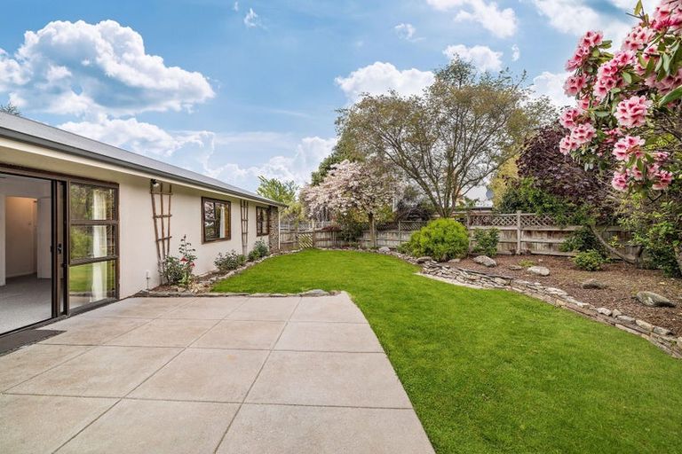 Photo of property in 16 Kuri Place, Wanaka, 9305