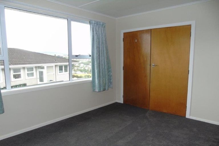 Photo of property in 38 Brooker Grove, Newlands, Wellington, 6037