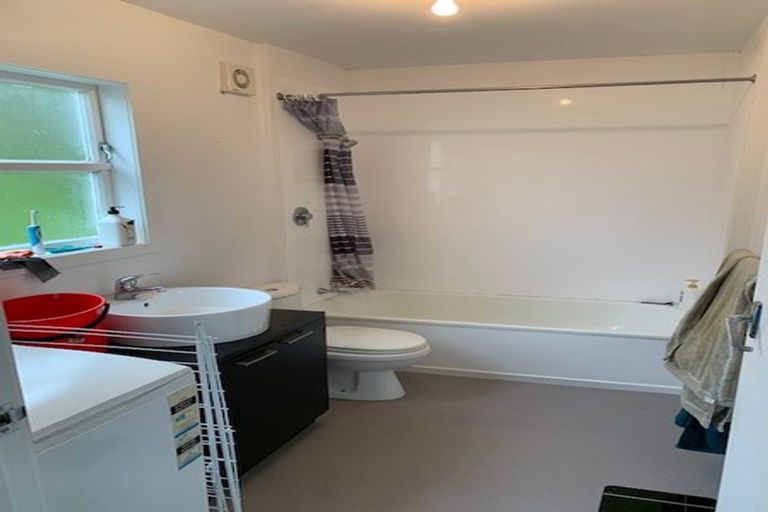 Photo of property in 6 Huntingdon Street, Northland, Wellington, 6012