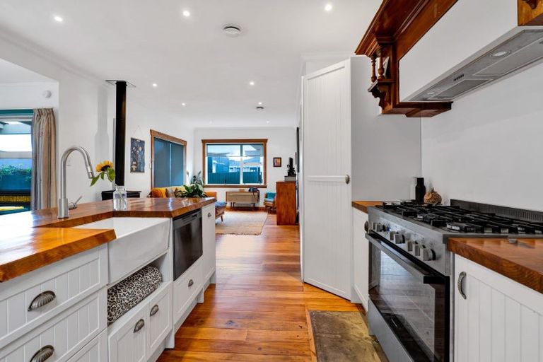 Photo of property in 7 Seddon Street, Westown, New Plymouth, 4310