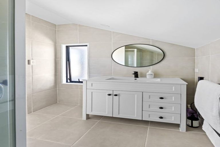 Photo of property in 4/48 Schnapper Rock Road, Schnapper Rock, Auckland, 0632