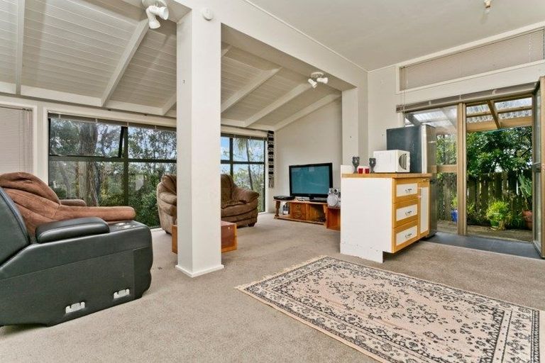 Photo of property in 133 Matipo Road, Te Atatu Peninsula, Auckland, 0610