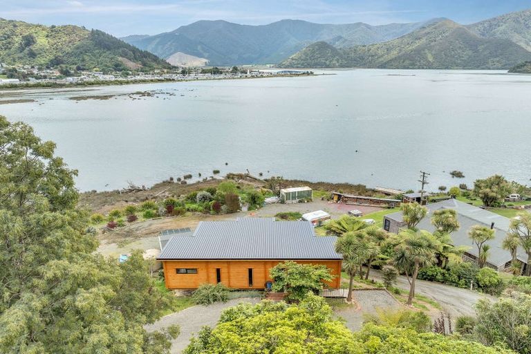 Photo of property in 127 Queen Charlotte Drive, Havelock, Picton, 7281