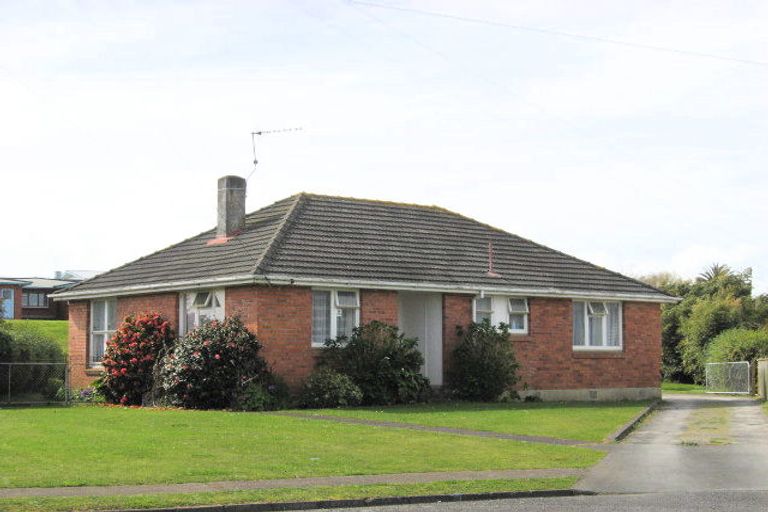 Photo of property in 8 Mahoe Place, Gonville, Whanganui, 4501