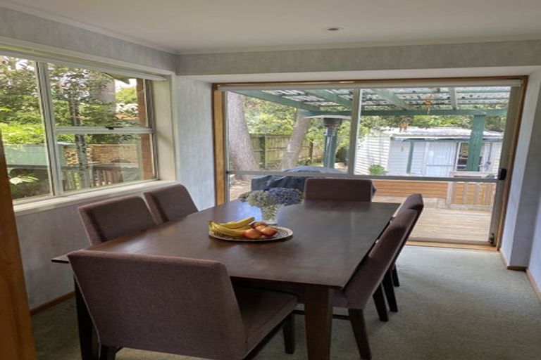 Photo of property in 44 Easton Park Parade, Glenfield, Auckland, 0629