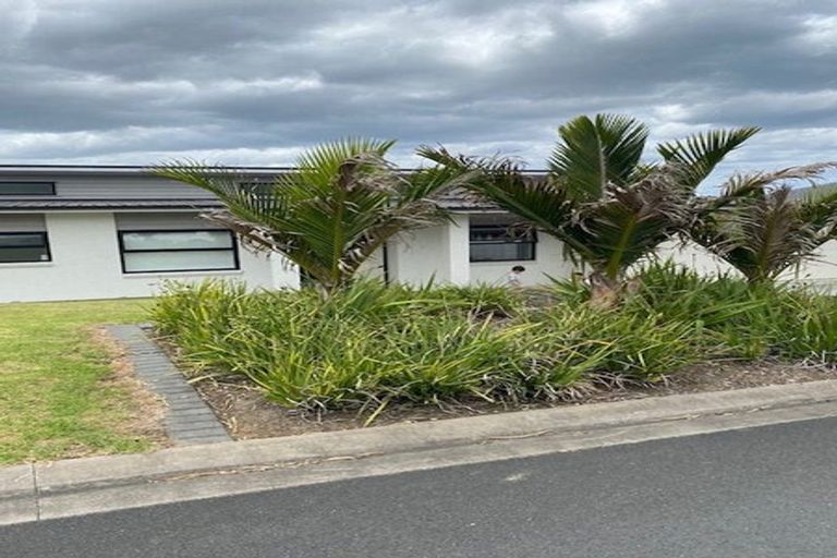 Photo of property in 10 Ariel Place, Snells Beach, 0920
