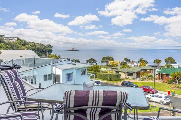 Photo of property in 18 Zita Avenue, Matakatia, Whangaparaoa, 0930