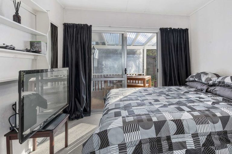 Photo of property in 5 Bird Grove, Stokes Valley, Lower Hutt, 5019