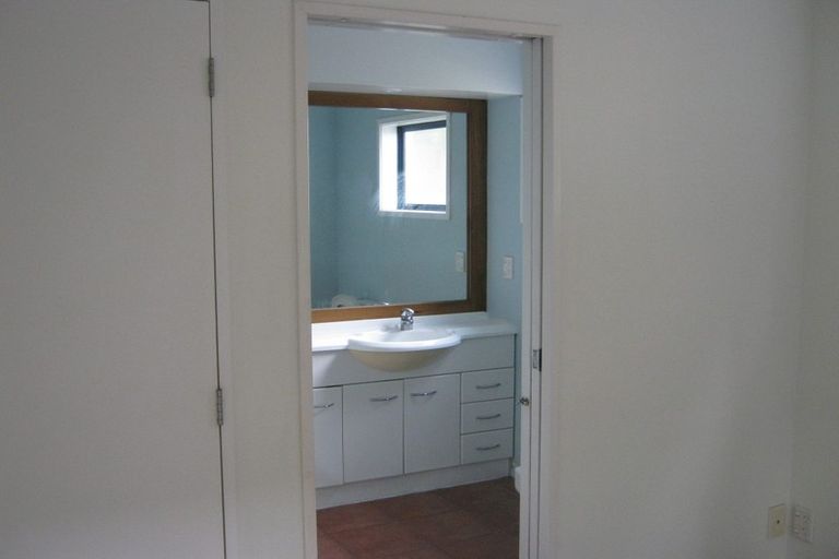 Photo of property in 121a Hobsonville Road, West Harbour, Auckland, 0618