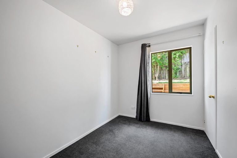 Photo of property in 121b Sunnyside Road, Sunnyvale, Auckland, 0612