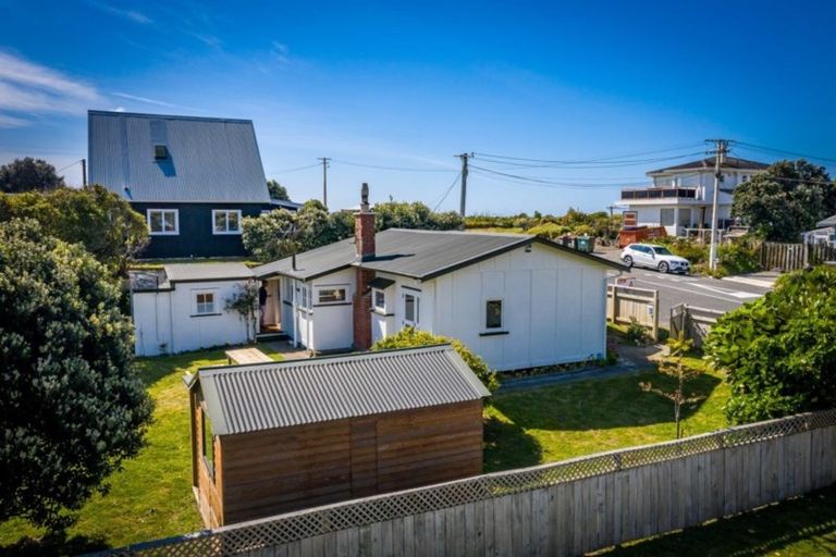 Photo of property in 4 Waimea Road, Waikanae Beach, Waikanae, 5036
