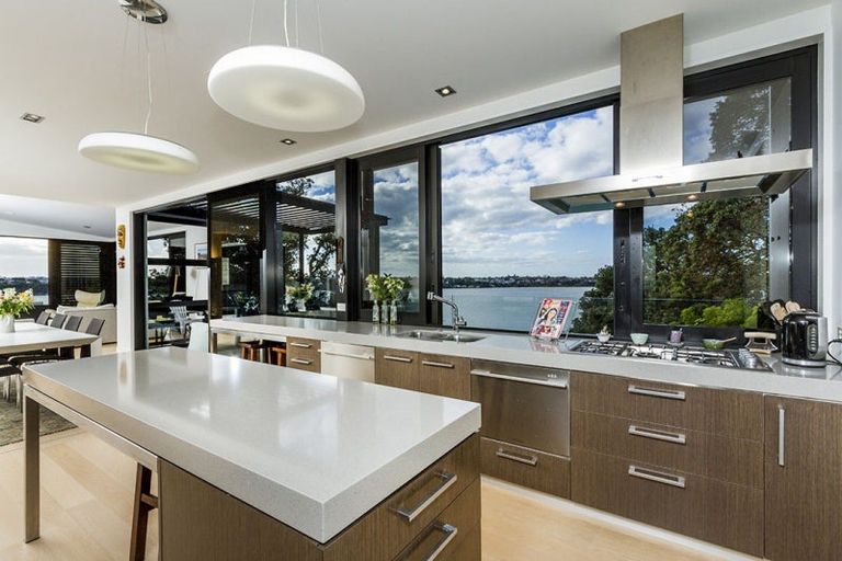 Photo of property in 10a First Avenue, Stanley Point, Auckland, 0624