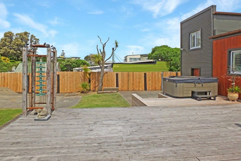 Photo of property in 35 Nash Parade, Foxton Beach, Foxton, 4815