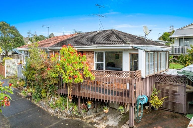 Photo of property in 2/1 Lingfield Street, Glenfield, Auckland, 0629