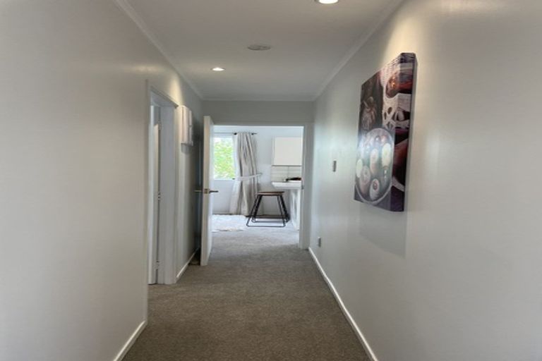 Photo of property in 17 Tacitus Place, Totara Vale, Auckland, 0629