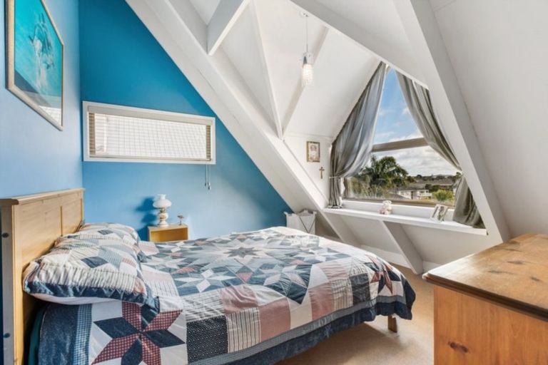 Photo of property in 38 Whangaparaoa Road, Red Beach, 0932