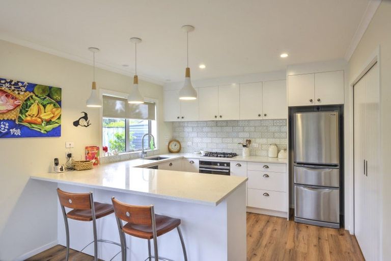 Photo of property in 64 Feist Street, Carterton, 5713