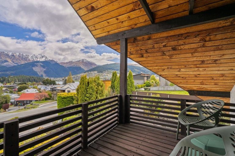 Photo of property in 9 Cypress Court, Kelvin Heights, Queenstown, 9300