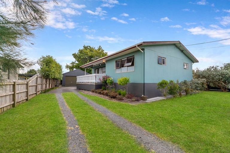 Photo of property in 17 Te Moau Avenue, Parakai, 0830