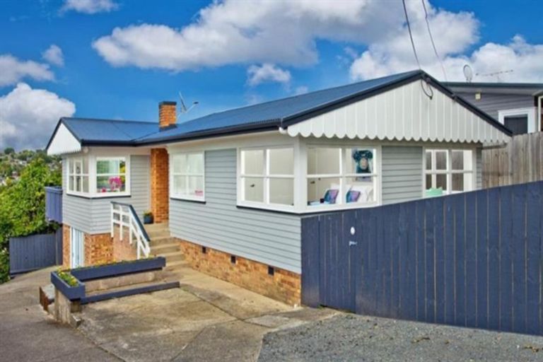 Photo of property in 1/93 Target Road, Totara Vale, Auckland, 0629