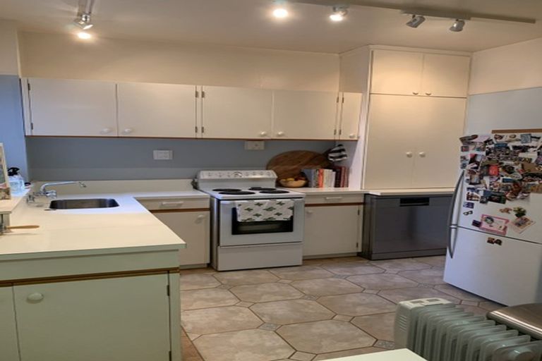 Photo of property in Olympus Flats, 2/280 Oriental Parade, Oriental Bay, Wellington, 6011