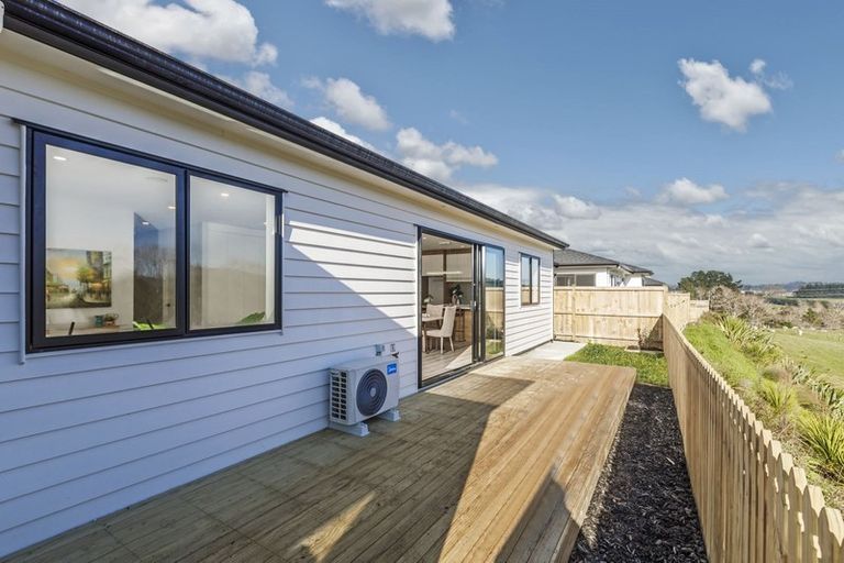 Photo of property in 32 Jeroboam Loop, Kumeu, 0810
