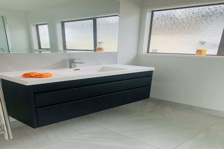 Photo of property in 37 Sharland Avenue, Manurewa, Auckland, 2102