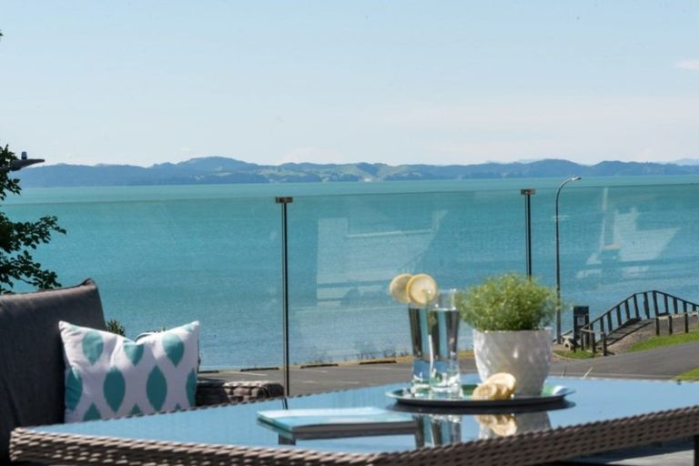 Photo of property in 208 Mellons Bay Road, Mellons Bay, Auckland, 2014