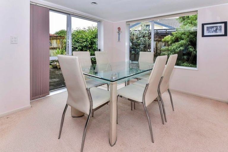 Photo of property in 8a Sheriff Place, Randwick Park, Auckland, 2105