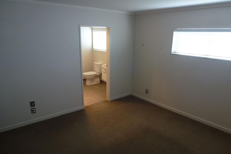 Photo of property in 21 Rosalie Terrace, Kelvin Grove, Palmerston North, 4414