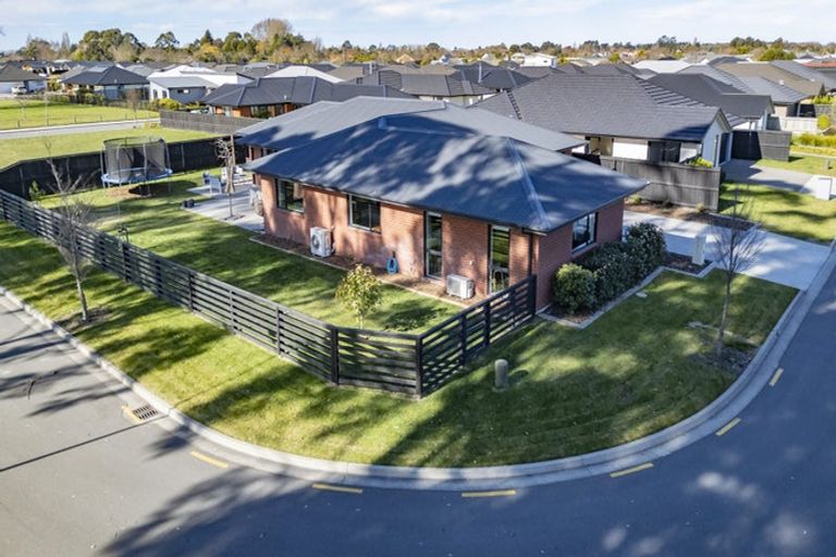 Photo of property in 22 Minerva Crescent, Woodend, 7610