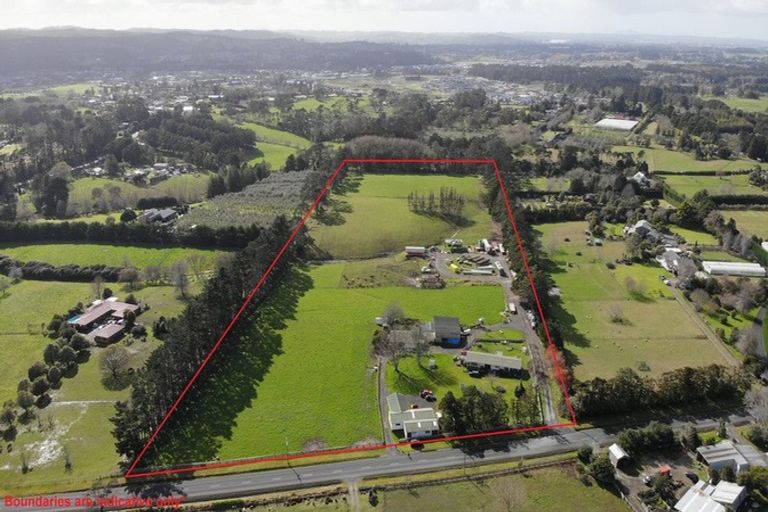 Photo of property in 43 Motu Road, Kumeu, 0891