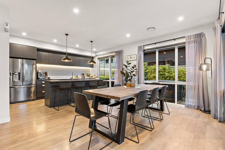 Photo of property in 2 Nikau Way, Riverhead, 0820