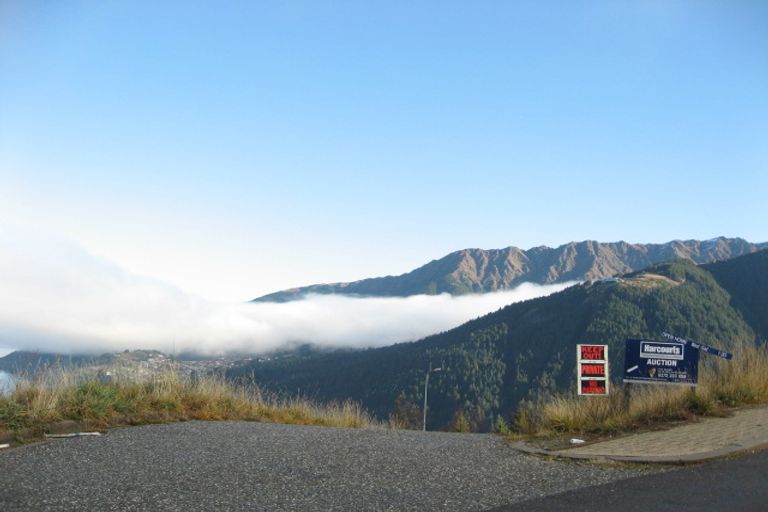 Photo of property in 33 Vancouver Drive, Queenstown, 9300