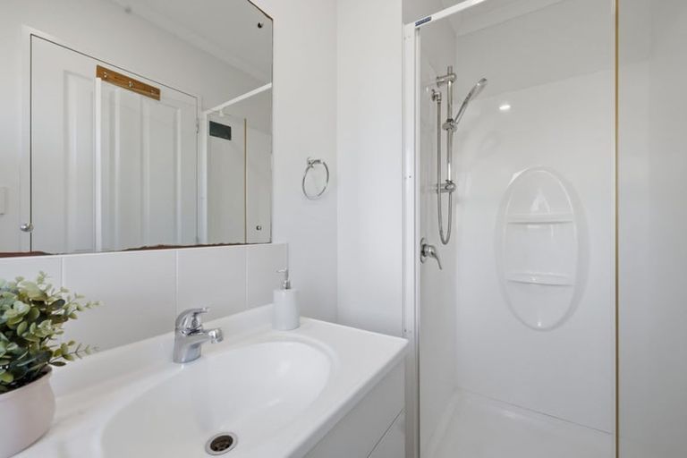Photo of property in 35 Peninsula Road, Mangere, Auckland, 2022