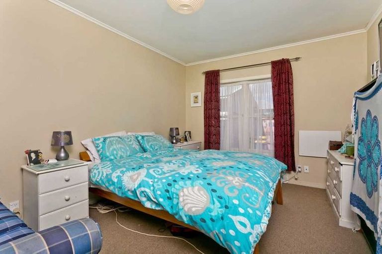 Photo of property in 57 Yeovil Road, Te Atatu Peninsula, Auckland, 0610