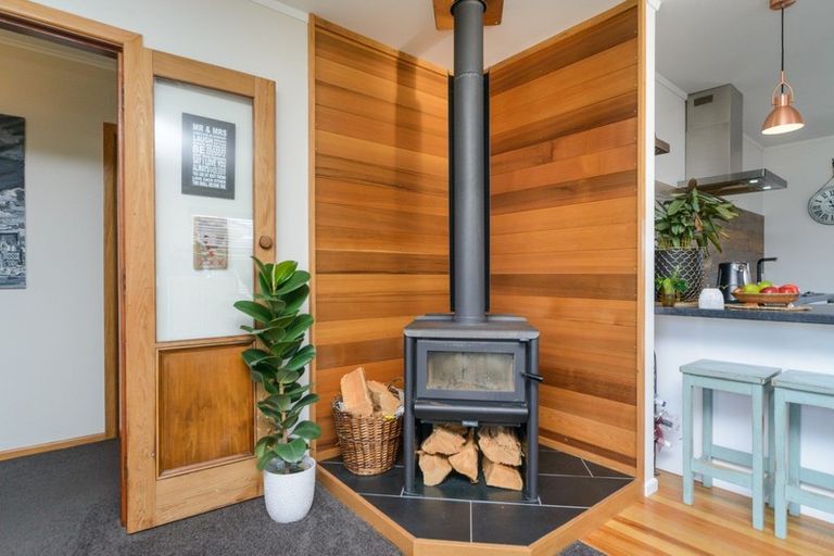 Photo of property in 26 Peters Avenue, Cloverlea, Palmerston North, 4412