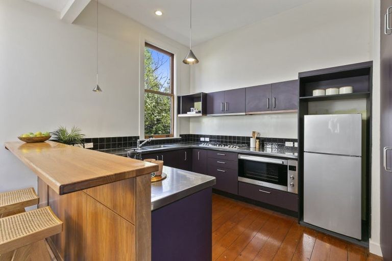 Photo of property in 21 The Parade, Island Bay, Wellington, 6023