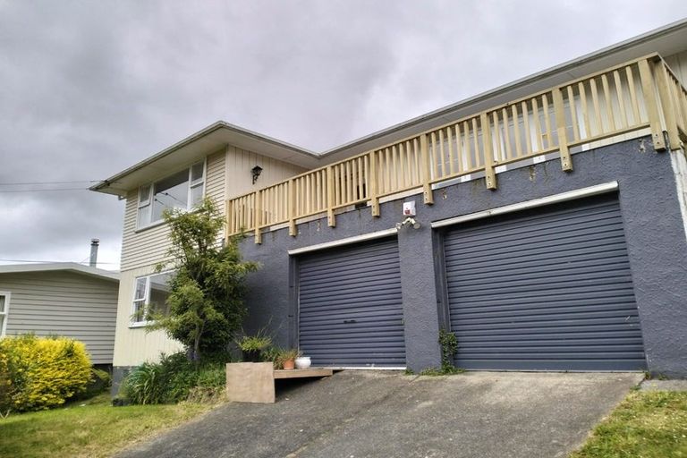 Photo of property in 15 Manor Drive, Stokes Valley, Lower Hutt, 5019