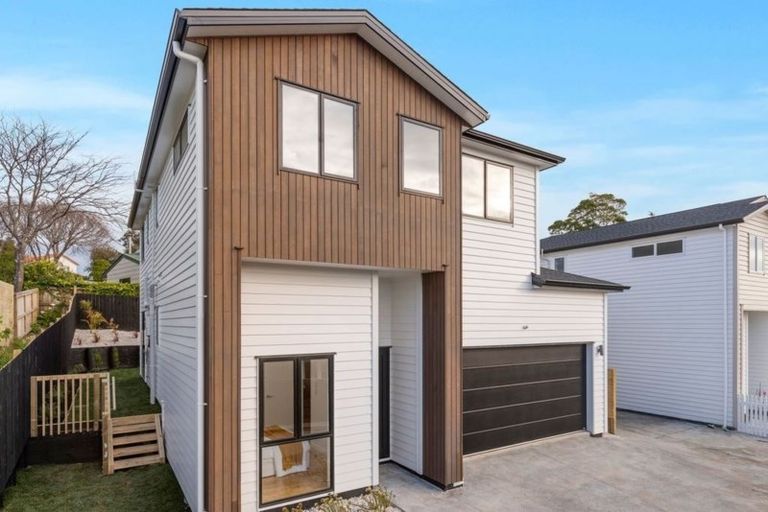 Photo of property in 31c Weatherly Road, Torbay, Auckland, 0630