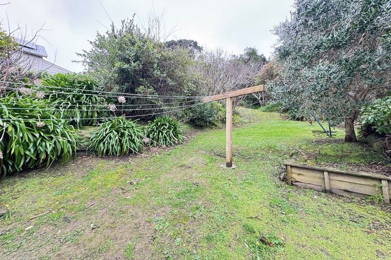 Photo of property in 2 Konini Road, Titirangi, Auckland, 0604