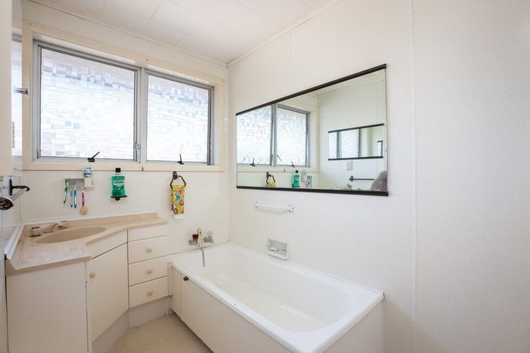 Photo of property in 40 Nevada Drive, Merrilands, New Plymouth, 4312