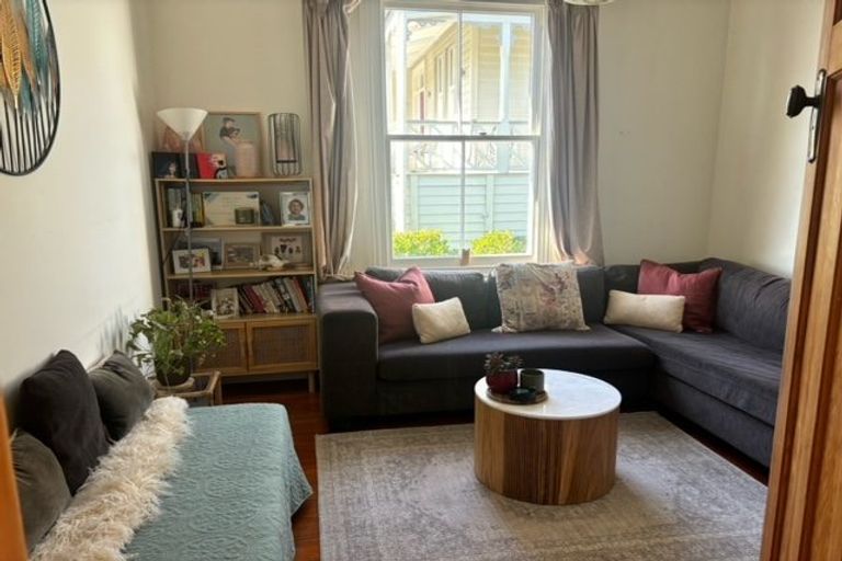 Photo of property in 1/9 Rutland Road, Stanley Point, Auckland, 0624