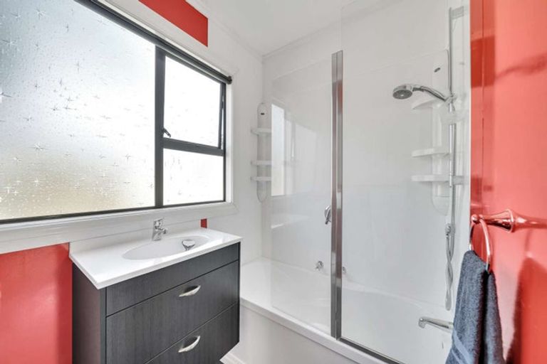 Photo of property in 24 Halsey Street, Clinton, 9534