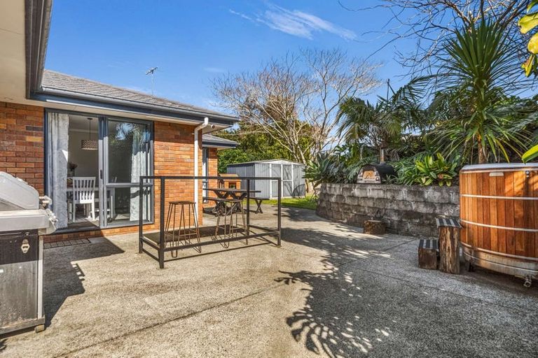 Photo of property in 12 Bella Villa Drive, Waiuku, 2123