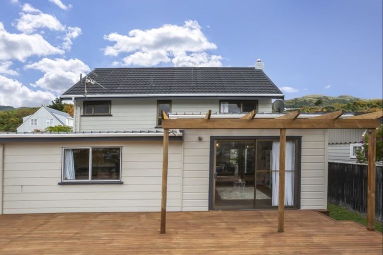 Photo of property in 23 Rembrandt Avenue, Tawa, Wellington, 5028